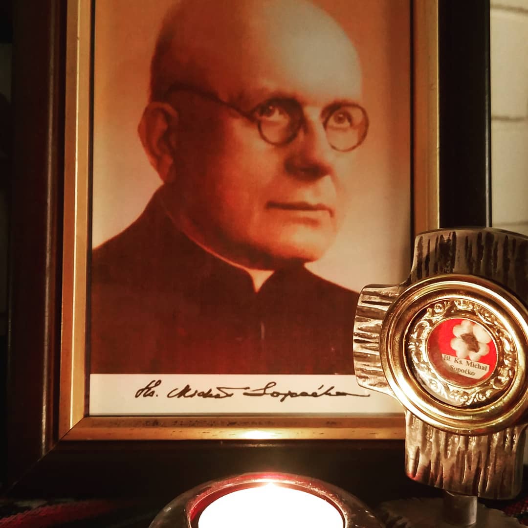 W tę niedzielę najważniejszy jest Jezus i Jego Nieskończone Miłosierdzie. Zapewne jednak gdzieniegdzie też wspominano ty