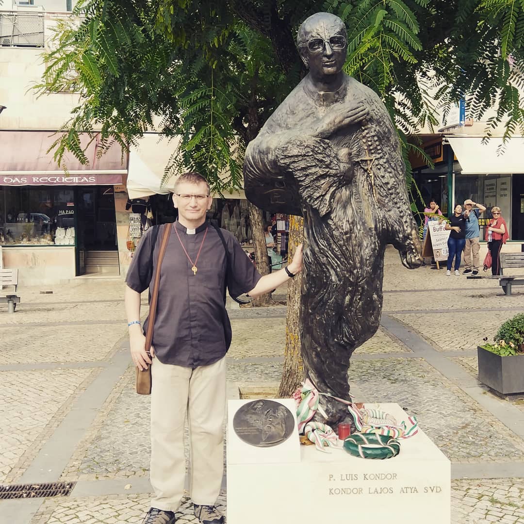 W samym sercu Fatimy niedaleko sanktuarium jest plac i pomnik…