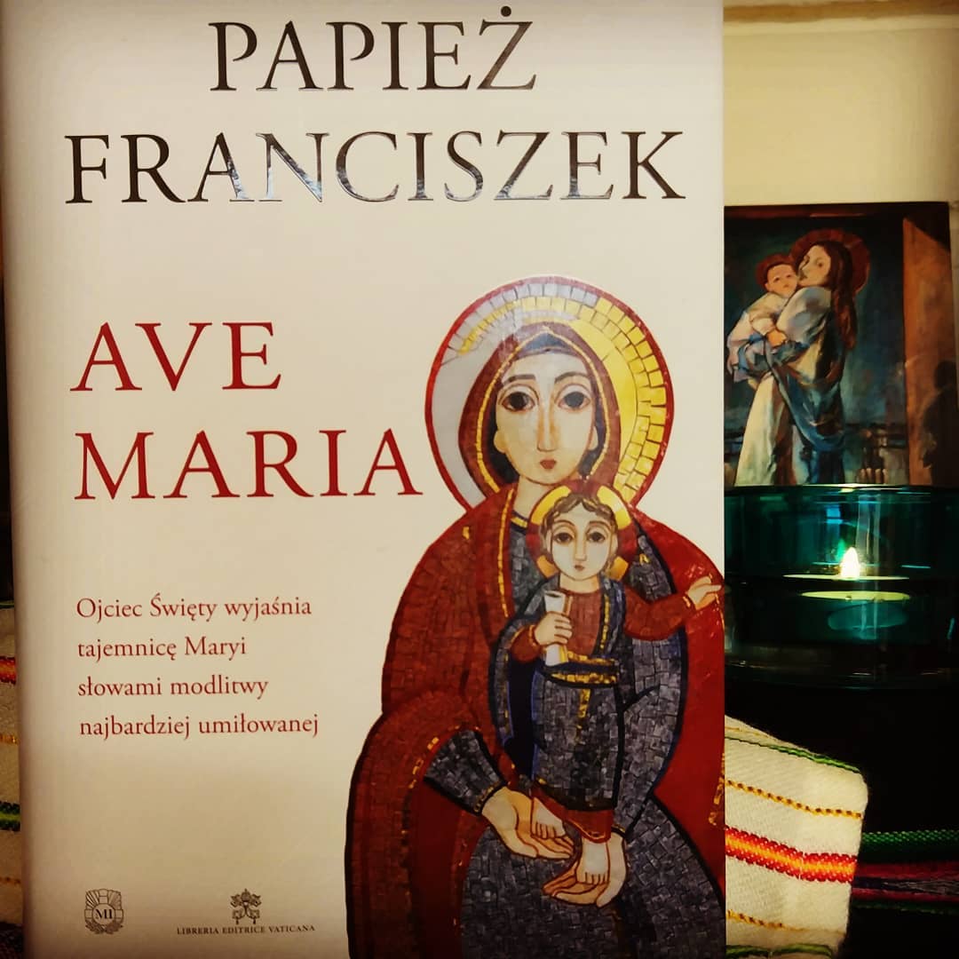 Nowy Rok w towarzystwie nowej lektury :) To świeża pozycja, która miała premierę 8 grudnia. Co ciekawe po angielsku będz