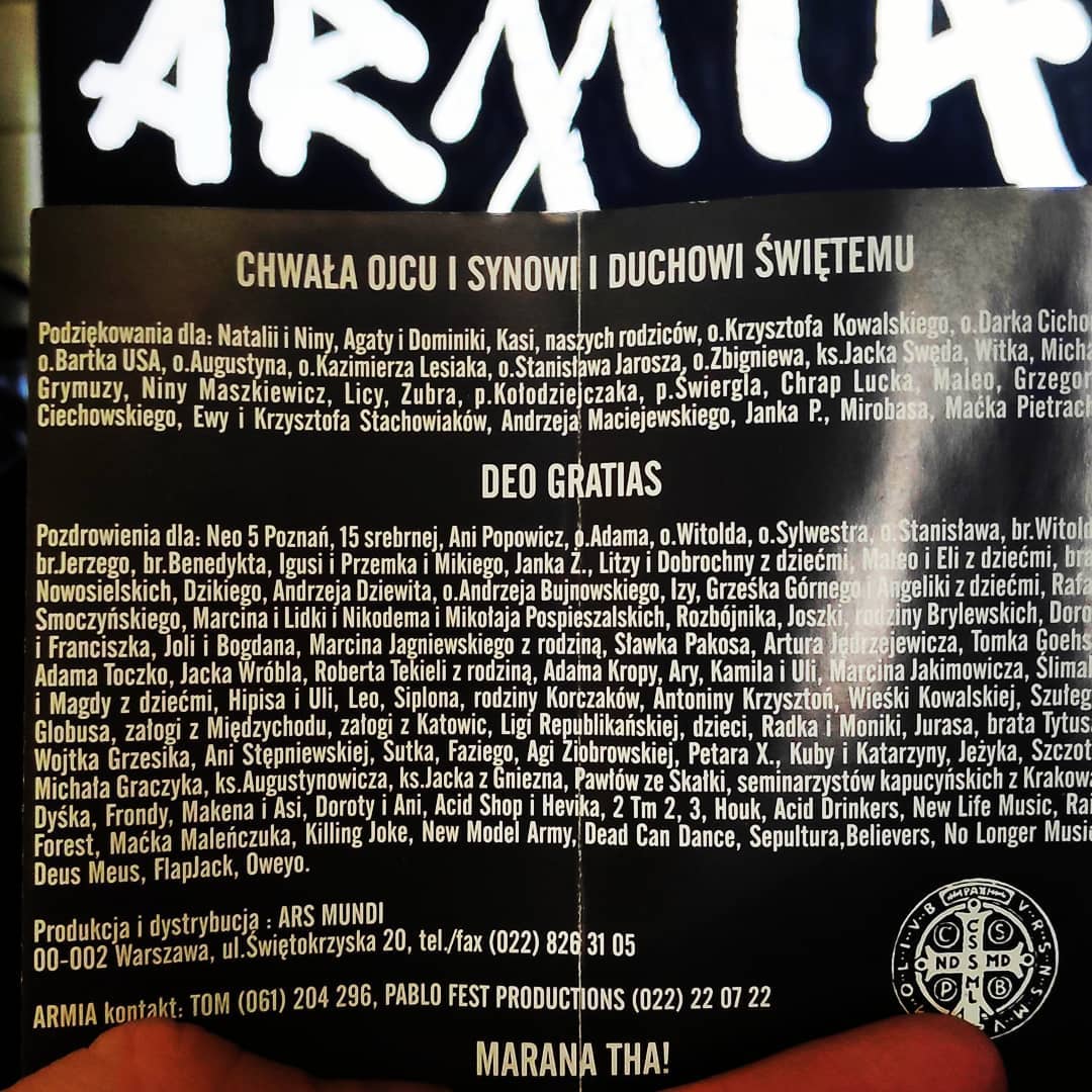 Odrobina nostalgii. 
Dziś muzyka głównie dociera do odbiorcy drogą cyfrową, przez platrofmy streamingowe lub cyfrowe skl