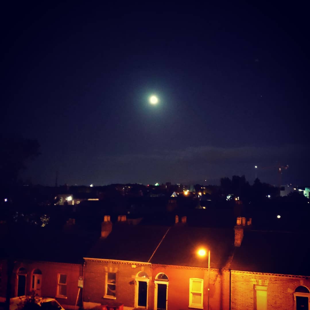 Dublin by night 🌃 
Taka mi się trafiła wizyta na mieście, wyjątkowo bez auta, pociągiem.
Dobrze się zagrało bo to przypo