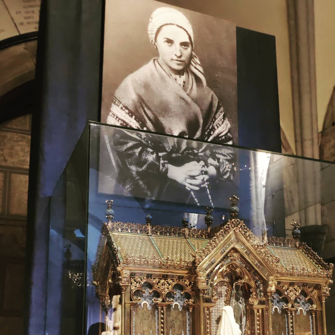 Dzień drugi: Bernadeta. Znałem pobieżnie jej historię od dawna,…