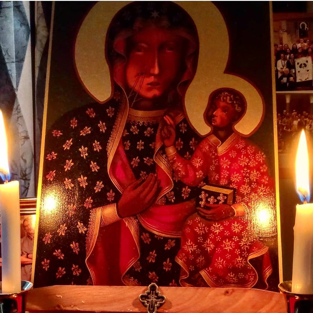 Dziś myśl biegnie na Jasną Górę Zwycięstwa. 
W moim pokoju Jasnogórska Jutrzenka Wolności, ma swoje szczególne miejsce. 