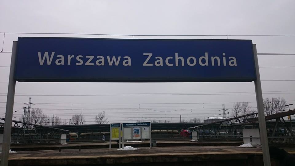Ten sam odrapany i mało pociągający dworzec niezmienny od lat :)