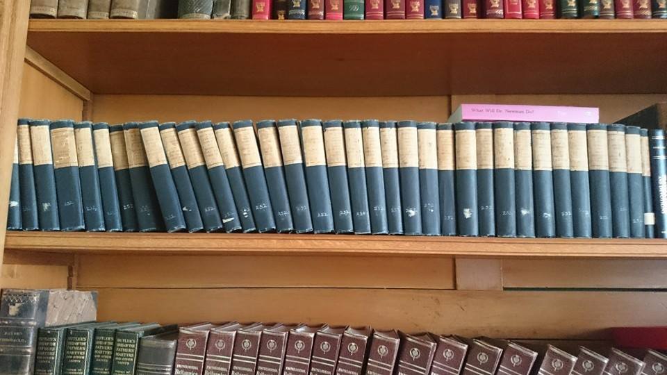 Z zakonnej biblioteki. Wszystkie dzieła Newmana wydane dawno…