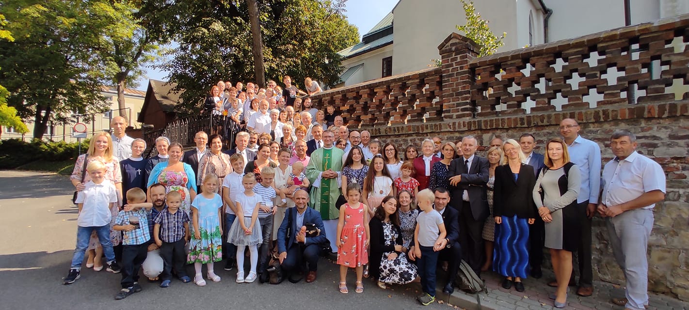 Dni Skupienia dla rejonu dębickiego Domowego Kościoła "Rozpal w sobie na nowo charyzmat Boży" zakończone 🙌
Piękna wspóln