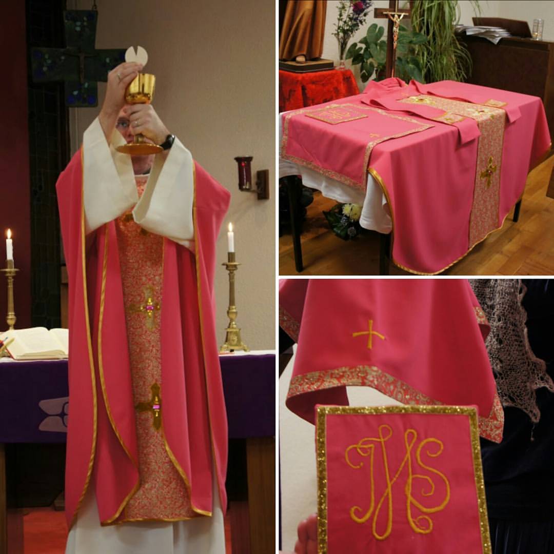 Niedziela #Gaudete powinna być na różowo i w naszej wspólnocie była :)  Są tylko dwie niedziele w roku, kiedy w liturgii