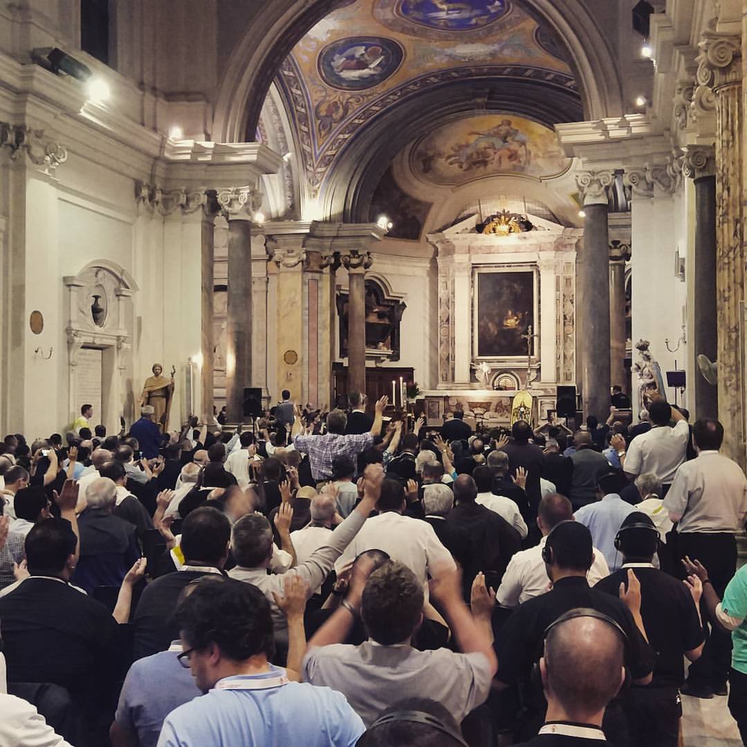 What a wonderful night of #charismatic #prayer for #priests at…