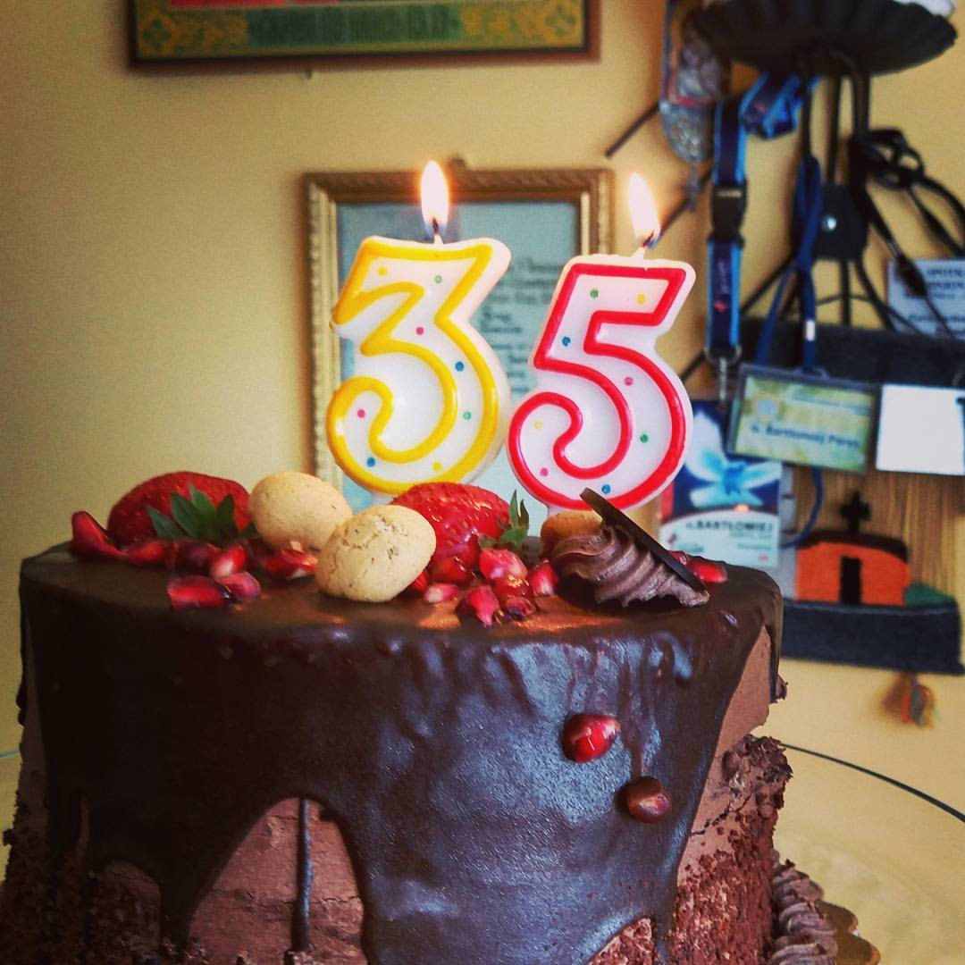 Gdzie najlepiej zdmuchnąć świeczki urodzinowe 🎂? W Domu…