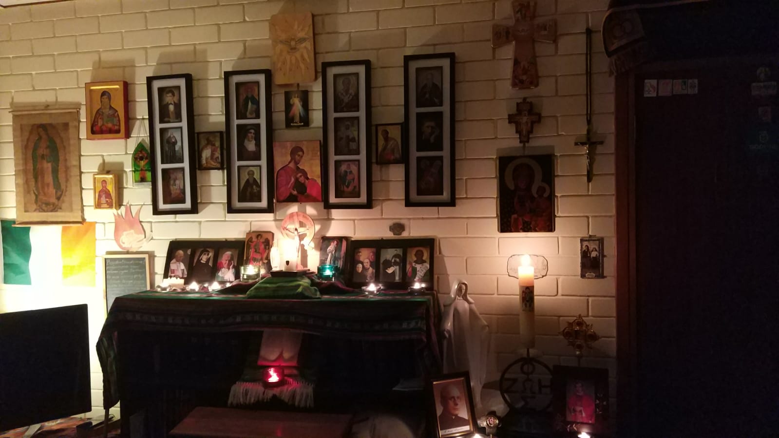 Nową ścianę świętych będzie dopiero trzeba zbudować w zamku :)…