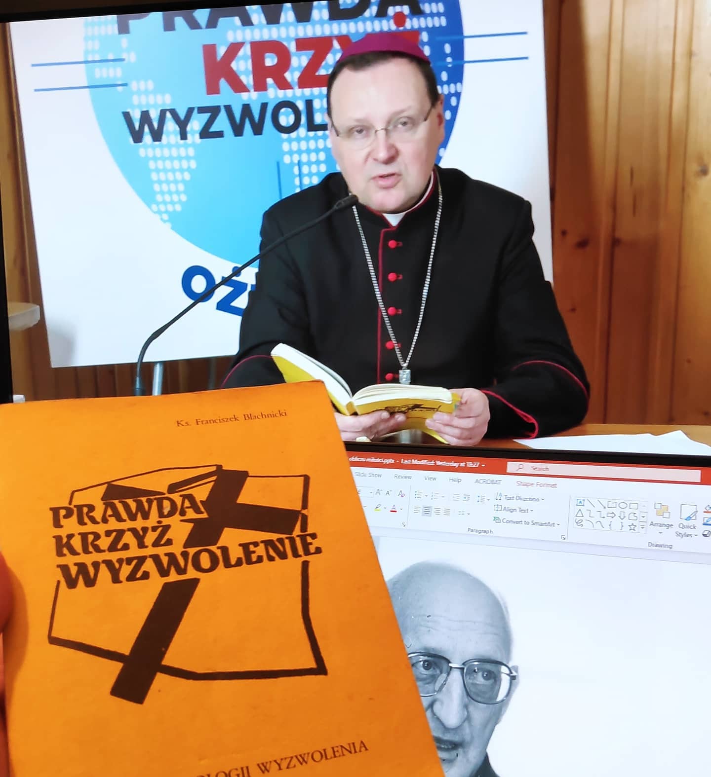 Bp Jacek Grzybowski (oazowicz z krwi i kości) głosi referat…