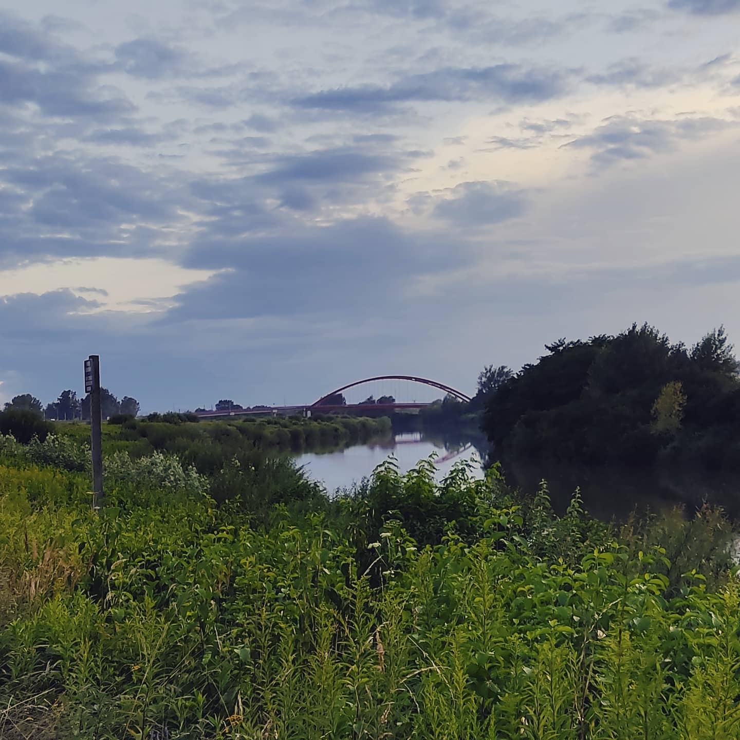 Wieczorny spacer dawnymi ścieżkami rozważań, nad brzegiem…