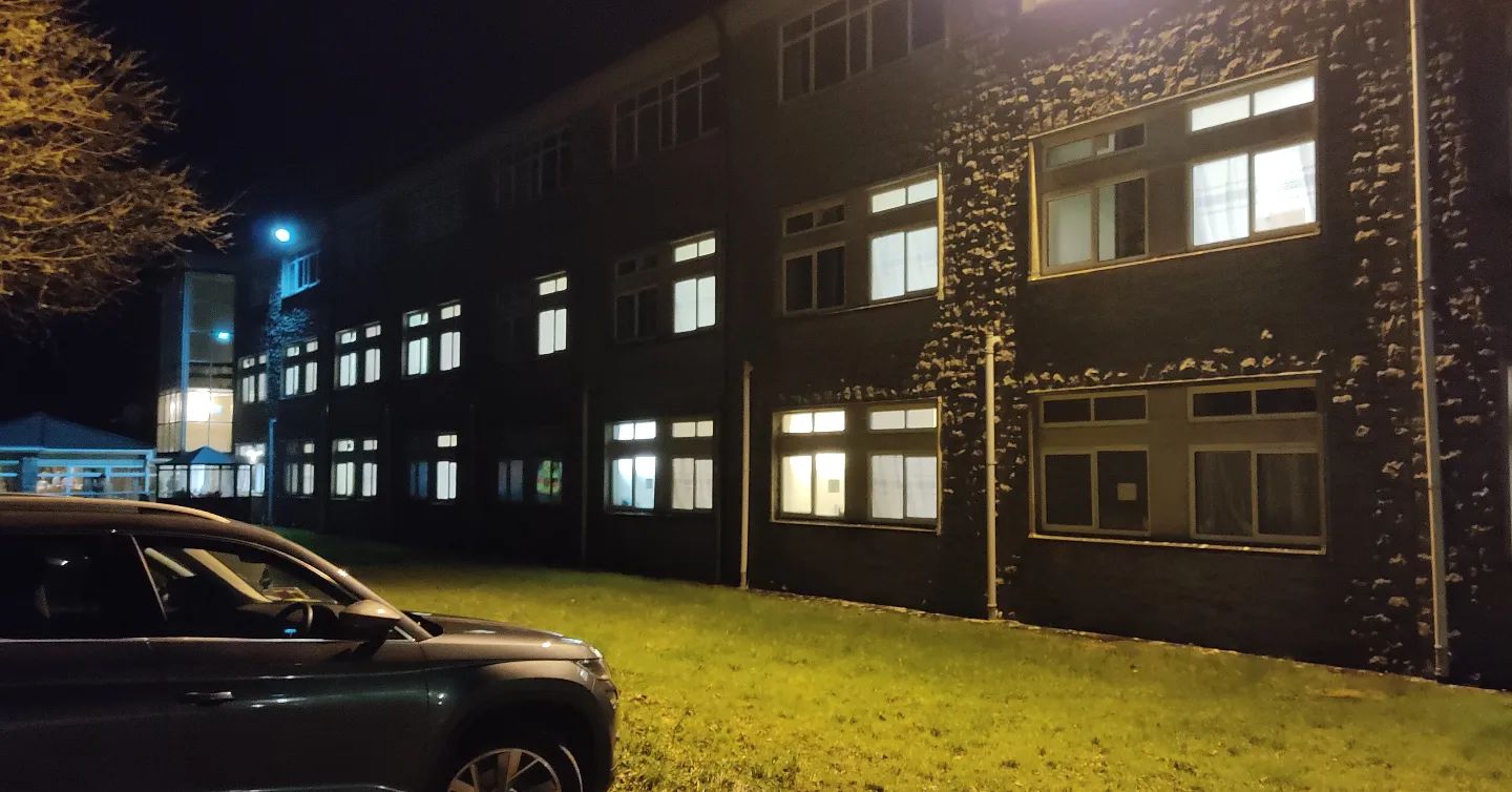 Kiedy wczoraj rano ruszyłem z domu ten budynek był kompletnie…