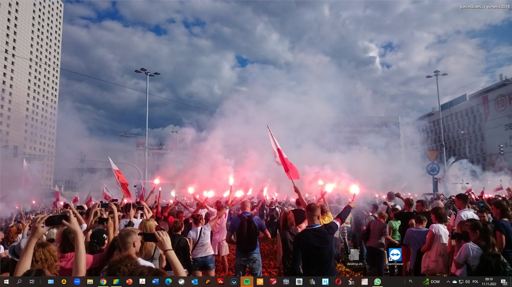 Odpalam ci ja rano kompa a tu z dziesiątek tysięcy zdjęć w…