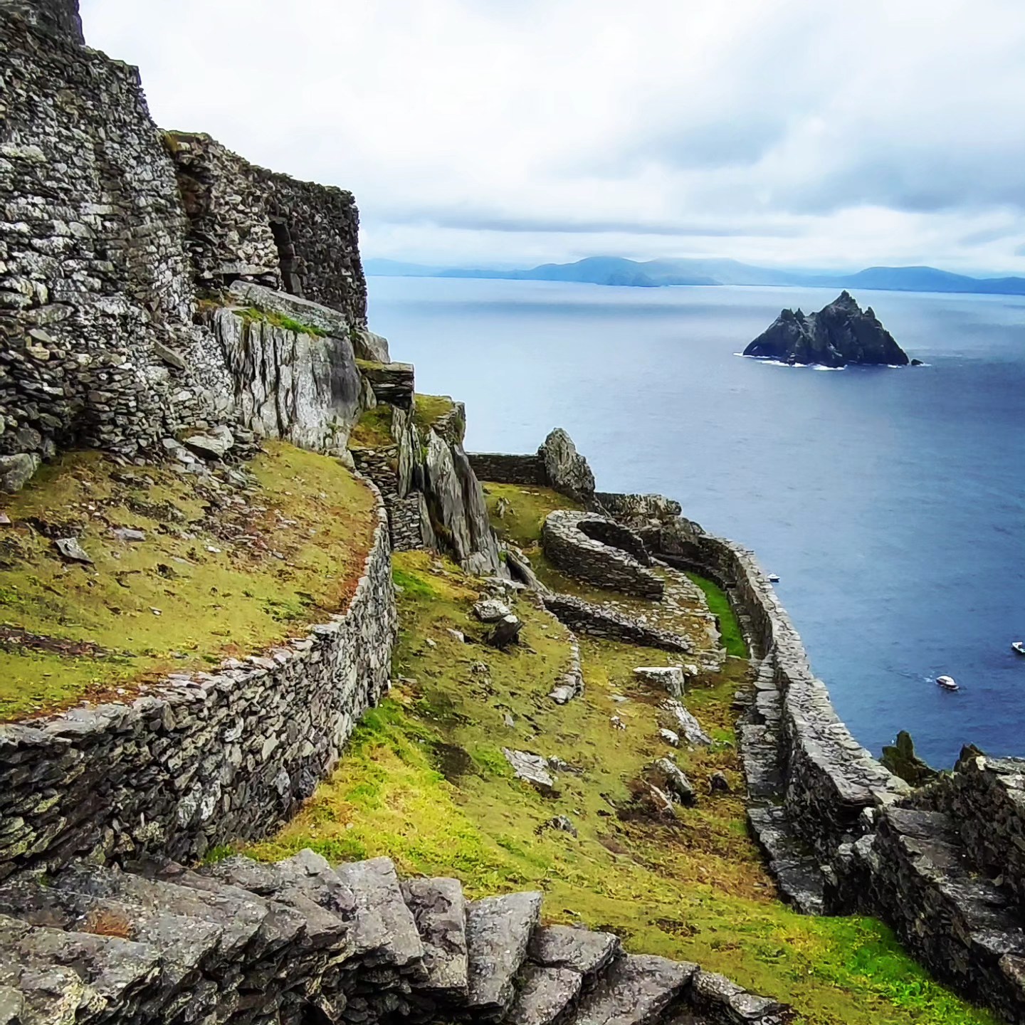 Skellig Michael nie było od zawsze związane z osobą św. Michała. Dziś stanowi część tzw. miecza św. Michała archanioła k