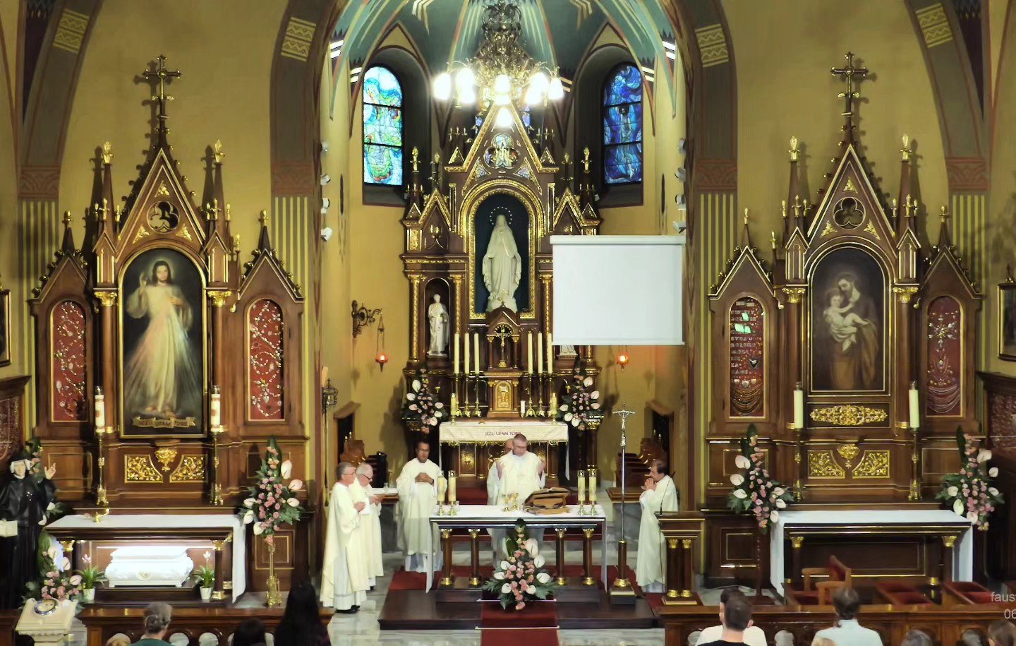 Dzisiejszy poranek, Eucharystia przy świętej Faustynie…