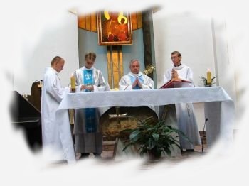 Eucharystia kończąca nasze 15 dniowe pielgrzymowanie w niej składaliśmy owoce tego czasu Bogu Ojcu przez Jezusa w Duchu Świętym.